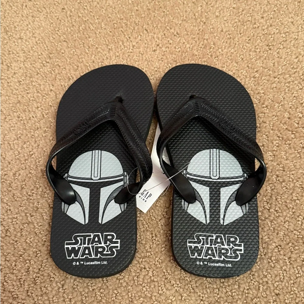 NWT. Gap Star Wars little boy flip flops. Size 12/13